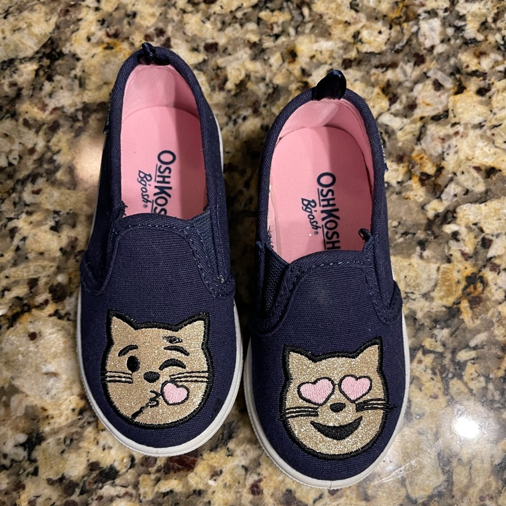 New never worn toddler 7 shoes